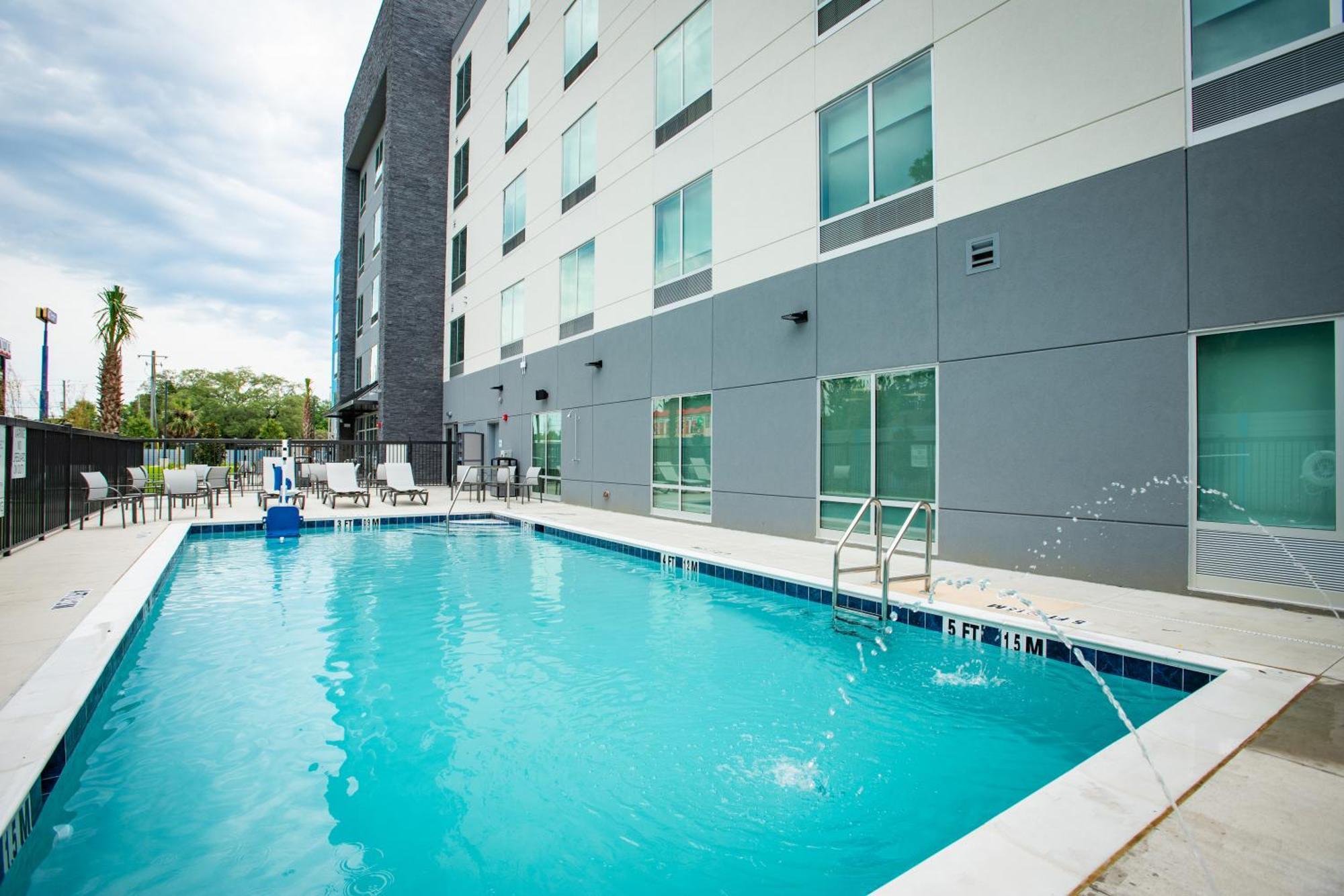 Holiday Inn Express & Suites Pensacola Airport North - I-10 By Ihg Ferry Pass Kültér fotó